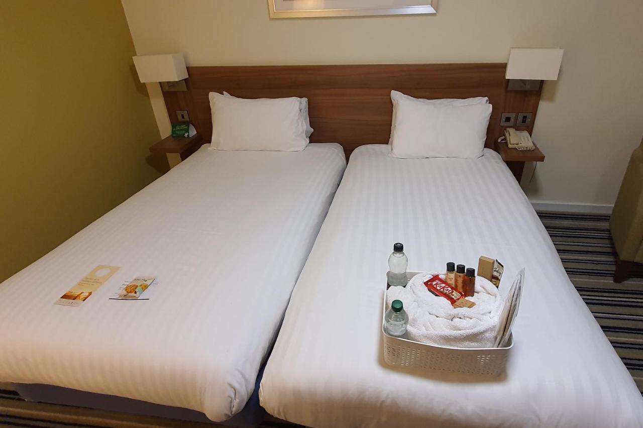 Holiday Inn Swindon By Ihg Exterior foto