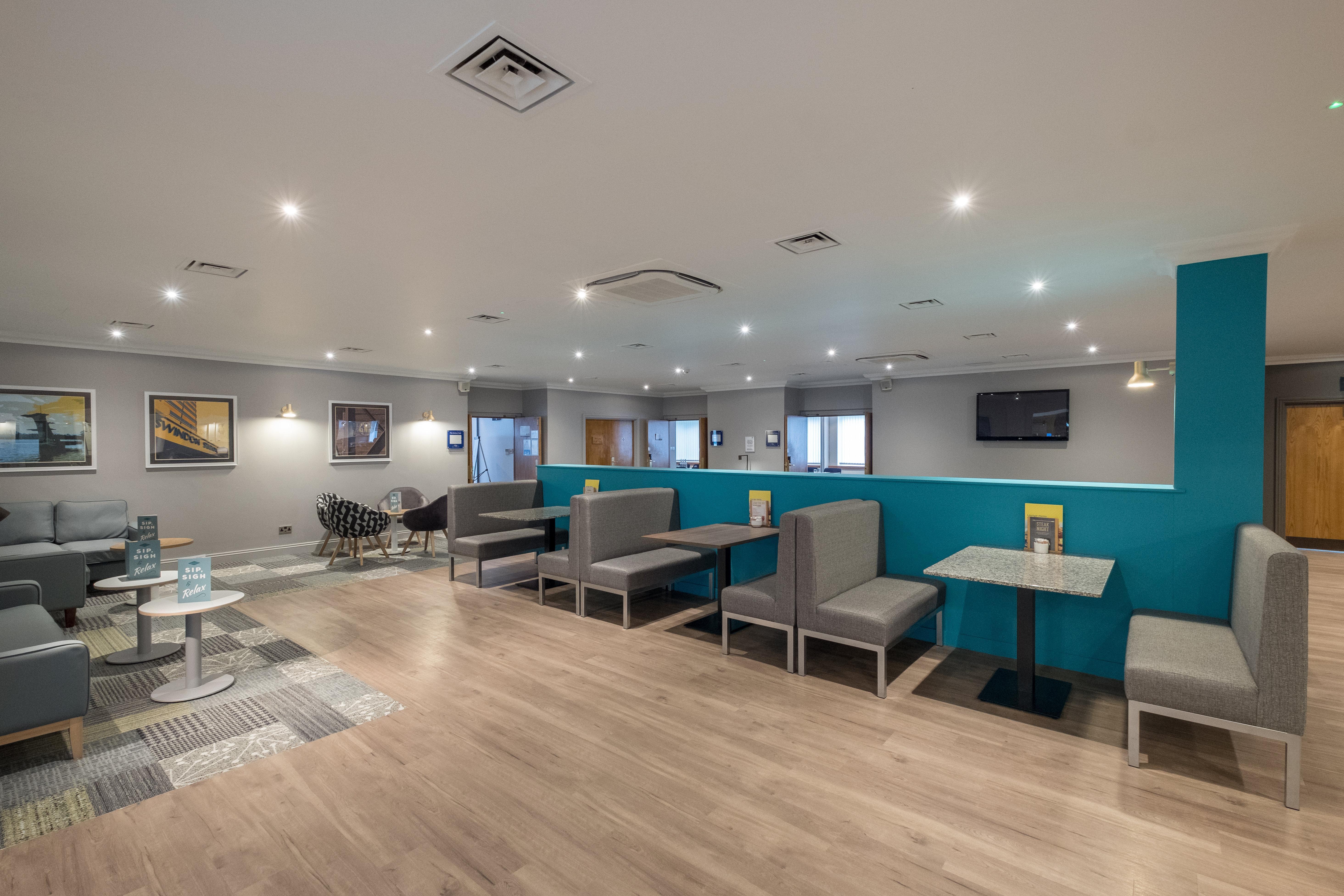 Holiday Inn Swindon By Ihg Exterior foto