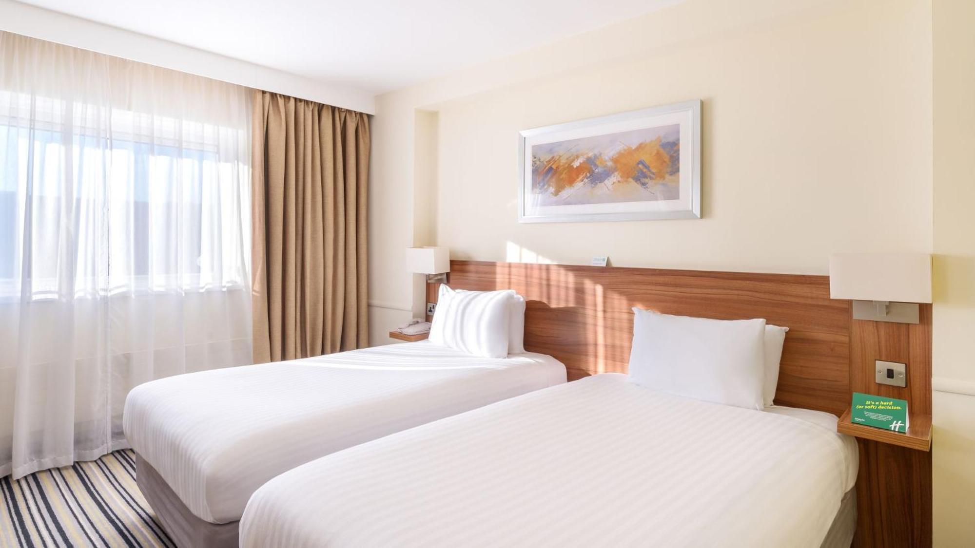 Holiday Inn Swindon By Ihg Exterior foto