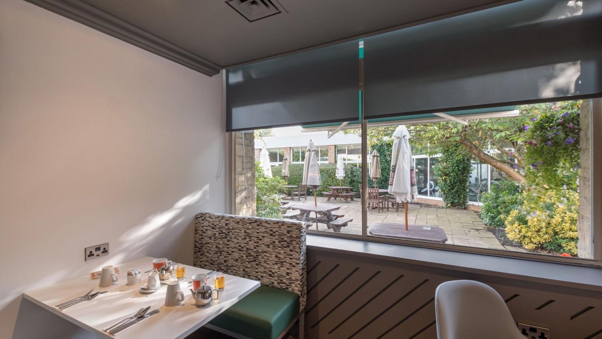 Holiday Inn Swindon By Ihg Exterior foto